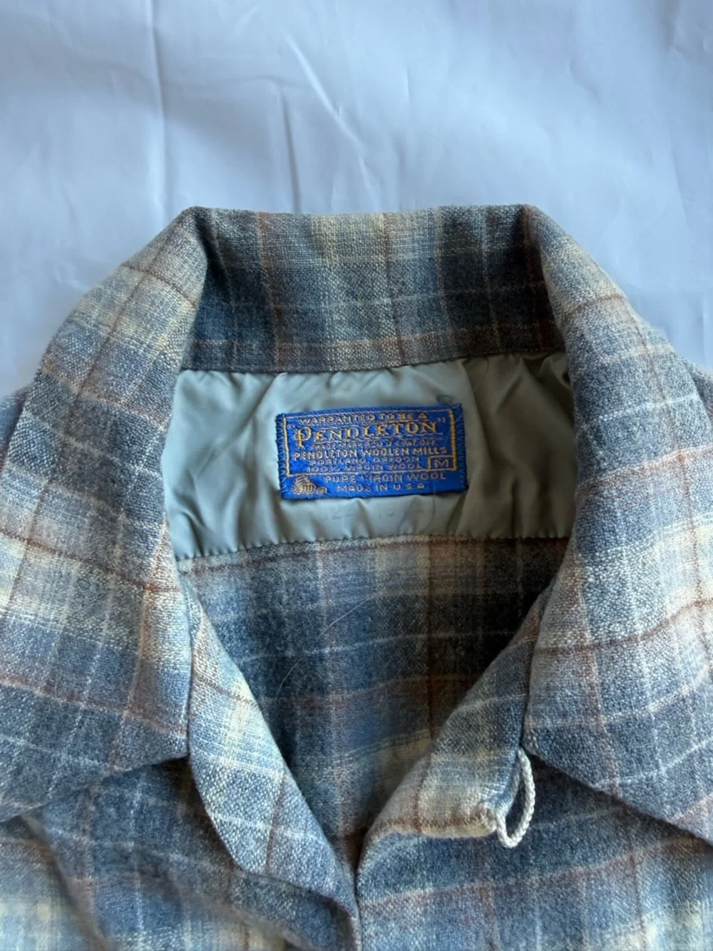 Vintage Pendleton men’s virgin wool shirt. Size Medium  1950s vintage